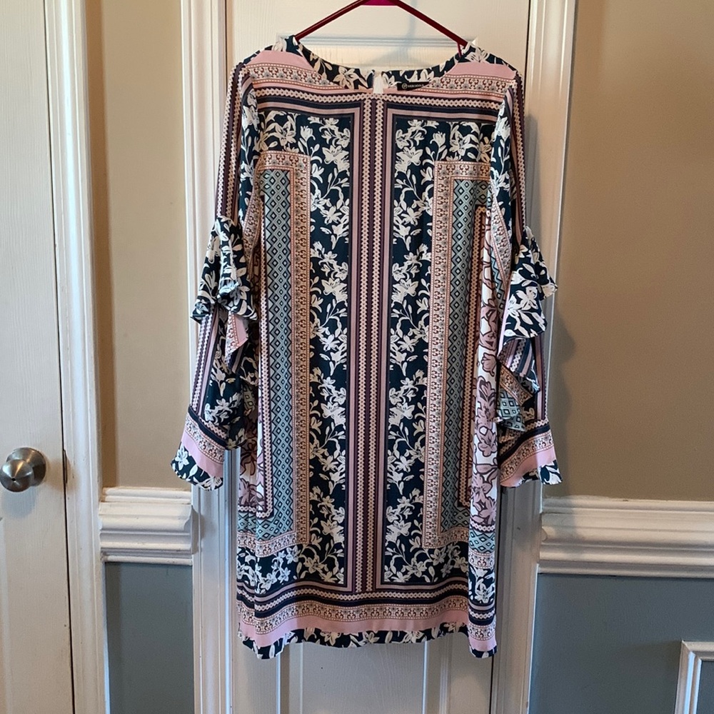 Versona Dress Size S